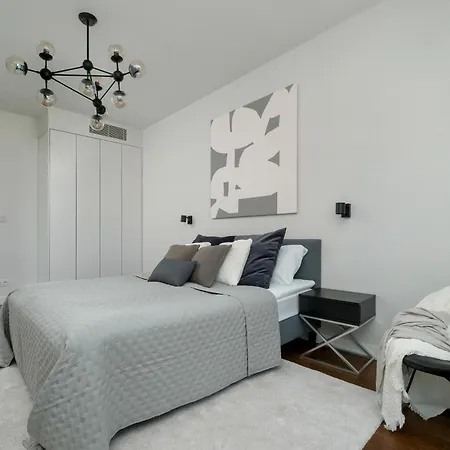 Premium Lux Unique Tower Heart Of By Renters Prestige