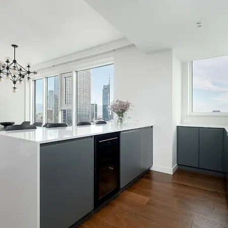 Premium Lux Unique Tower Heart Of By Renters Prestige Apartment