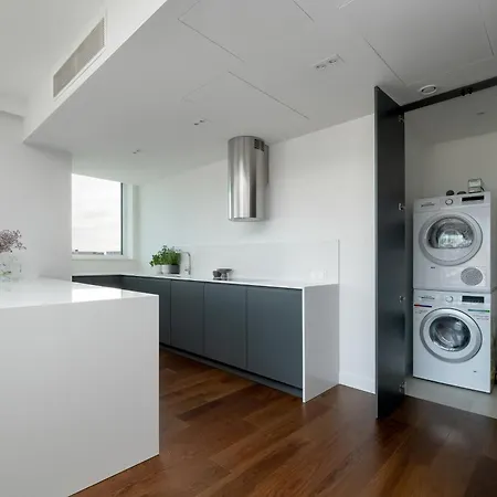 Premium Lux Unique Tower Heart Of By Renters Prestige