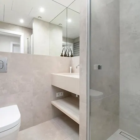 Premium Lux Unique Tower Heart Of By Renters Prestige